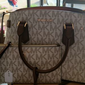 Brand new Michael Kor wallet and purse set